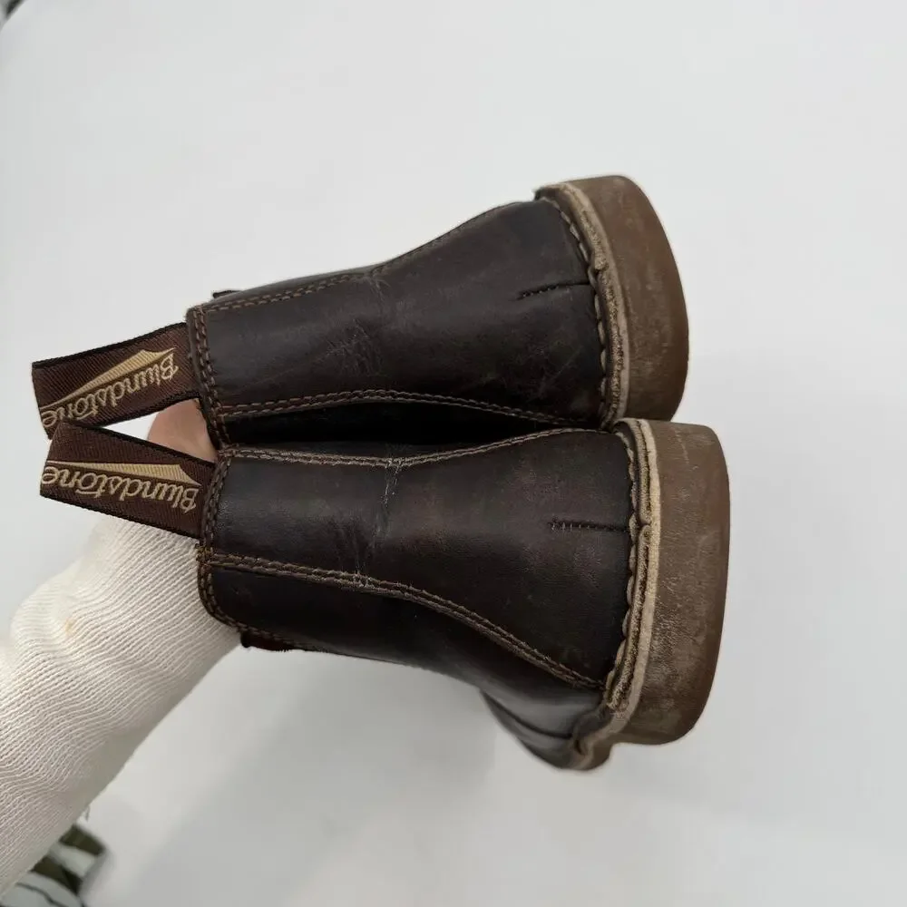 blundstone chelsea chukka boot
